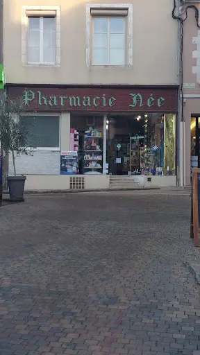 Née Nicole